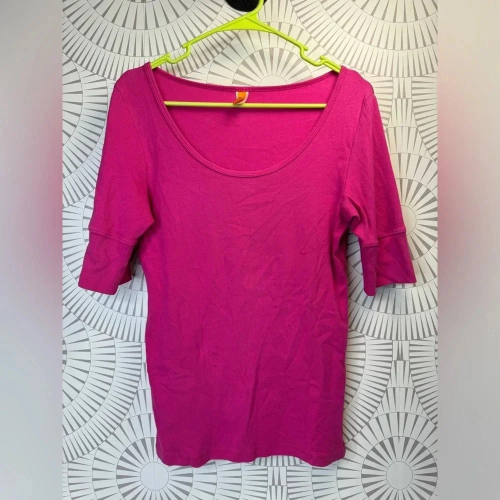 Lucy Women’s‎ Scoopneck Pink Short Sleeve Shirt Size Medium